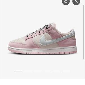 NIKE DUNKS PINK -BRAND NEW IN BOX